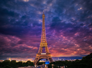 Enjoy the Eiffel Tower light show