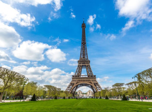 The Eiffel Tower is worth visiting on your one day in P