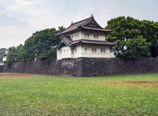 Study royal history by visiting Imperial Palace in Toky