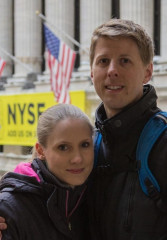 Tourists exploring the best of New York City on a private tour with a local guide