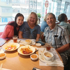 Local Flavors – A Cozy Lunch with New Friends in Mong Kok