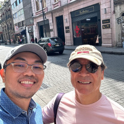 Happy Moments in Historic Surroundings