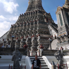 Awestruck Wanderer at Wat Arun: A Spiritual Journey