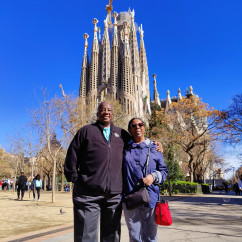 Two people pose in front of La Sagrada Família in Barcelona.