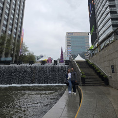 A rainy day stroll by the cascading fountains in Seoul.