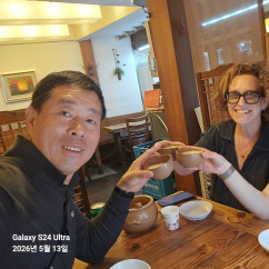 Sharing smiles and tradition over tea in a cozy Seoul café.