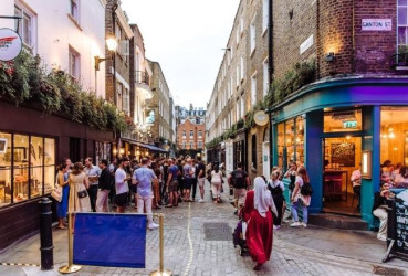 A typical evening out in a trendy area in London