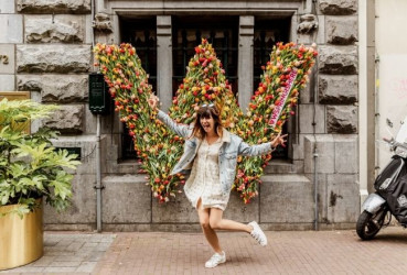 Tourist having fun in the streets of Amsterdam