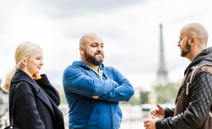 Local guide chatting to tourists on a private tour of Paris