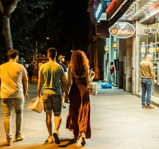 Walk through Central Madrid at night