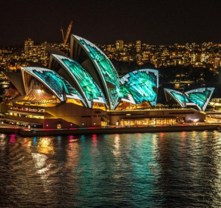 See the lights at the Sydney Vivid Festival