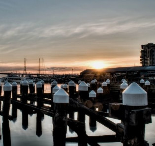 Port Melbourne: Enjoy the sunset from the pier