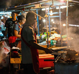 Hua Mum Night Market