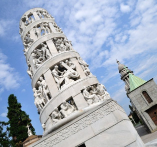 Visit the Monumental Cemetery