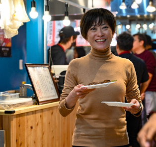 Local host on a Kyoto food tour