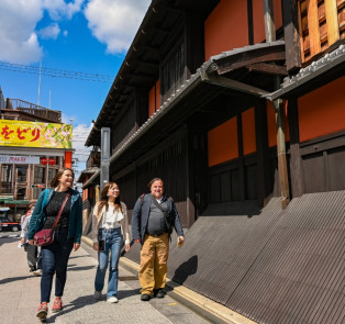 Walking tour of Gion, a district in Kyoto, Japan