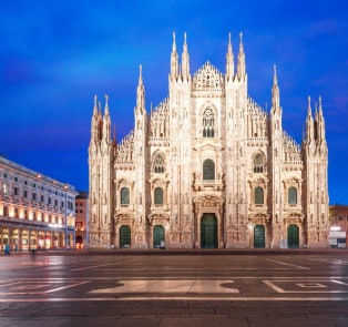 Explore piazza del duomo