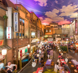 Take public transport like trains to Kamakura