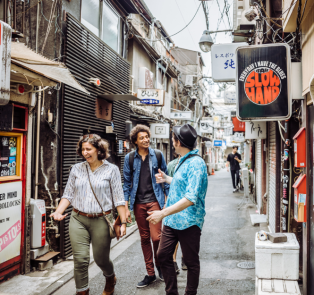 Tokyo's tourists have fun with the local host