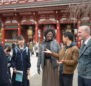 Local guide hosting a tour at Fushimi Inari Shrine