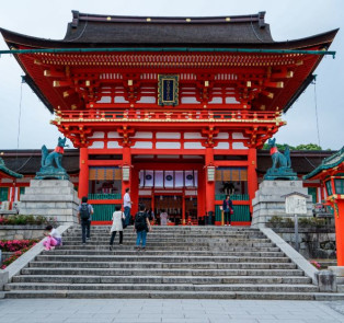 Embrace Kyoto's many temples and sanctuaries 