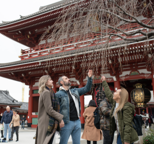 Local guides show imperial palace in Tokyo