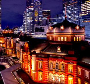 Tokyo station at night