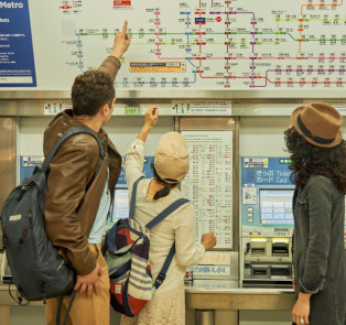 Travelers learning to navigate Kyoto