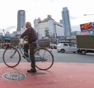 There are no special licenses to ride a bicycle in Toky