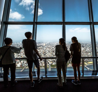 Take trip up the Tokyo Tower