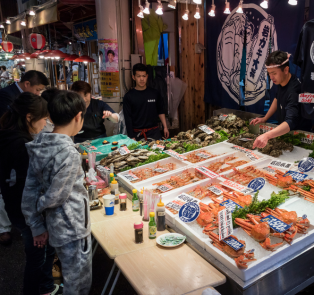 Food lover enjoy the Japanese food markets in Tkyo