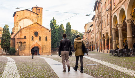 Your Perfect First Day in Bologna: Porticoes, Markets & Local Flow