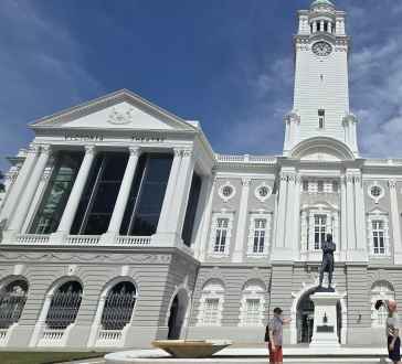 Majestic Presence at Victoria Theatre