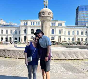 Enjoying a sunny day by an Oslo monument together.