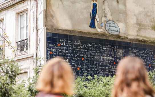 Montmartre Through Local Eyes: An Artistic Paris Stroll