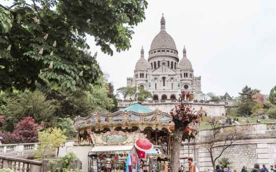 Montmartre Through Local Eyes: An Artistic Paris Stroll
