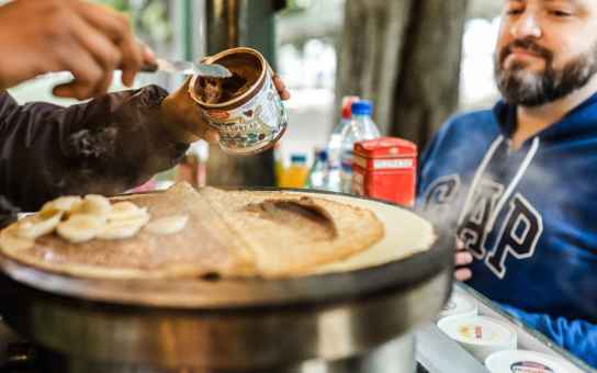 Montmartre Through Local Eyes: An Artistic Paris Stroll