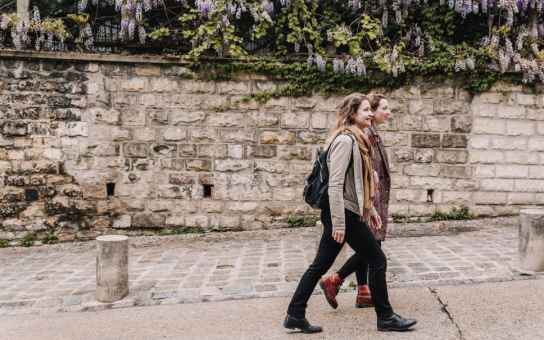Montmartre Through Local Eyes: An Artistic Paris Stroll