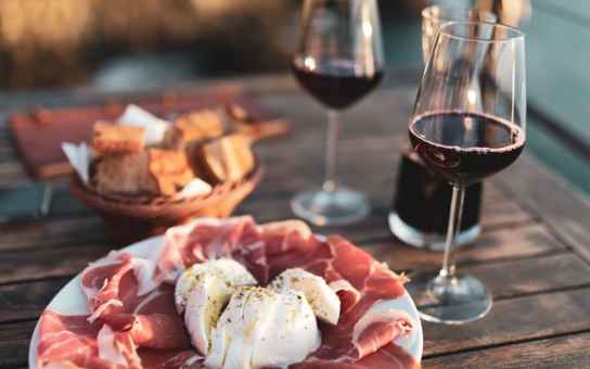 Verona Wine Journey: Taste Amarone, Valpolicella & Local Delights