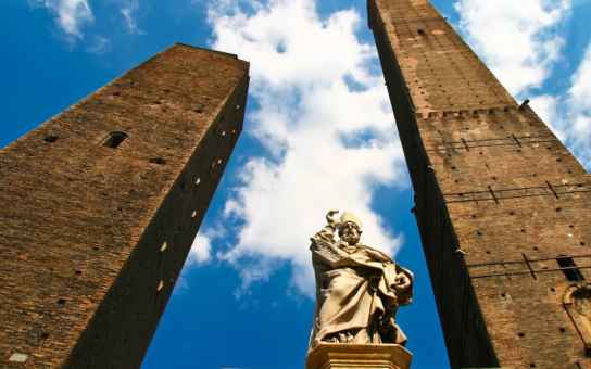 Your Perfect First Day in Bologna: Porticoes, Markets & Local Flow