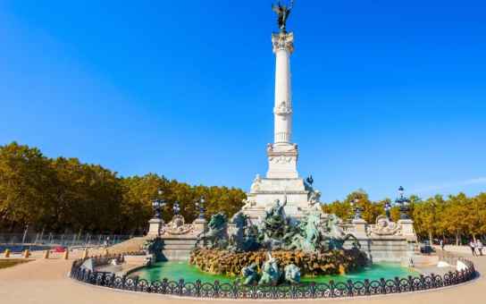 Your Perfect First Day in Bordeaux: Squares, Streets & Local Flow