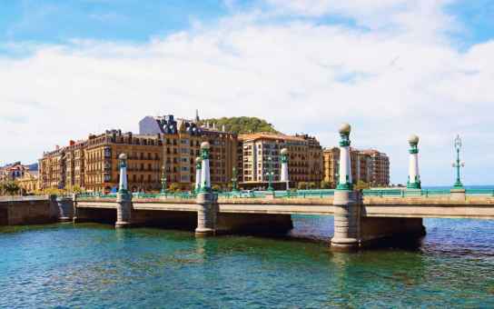 Your Perfect First Day in San Sebastián: Bay Views, Old Streets & Local Rhythm