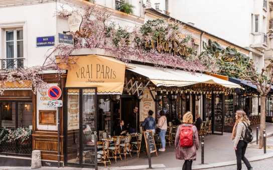 Montmartre Through Local Eyes: An Artistic Paris Stroll