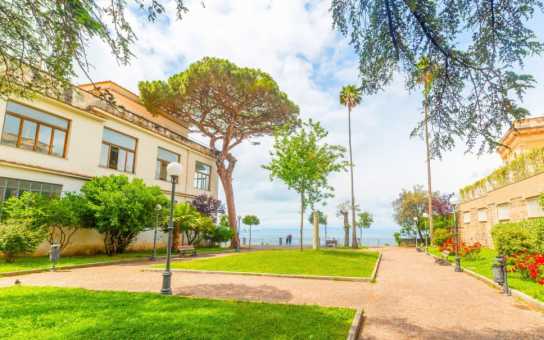 First Day in Sorrento: Tips, Streets & Sea Views