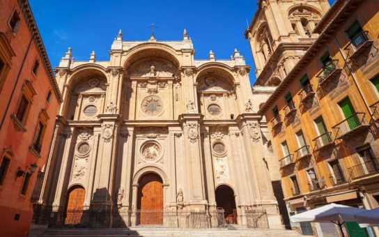 Your Perfect First Day in Granada: Streets, Stories & Local Know-How