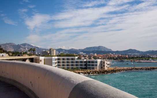 Essential Marseille: Famous Sites & Local Stories