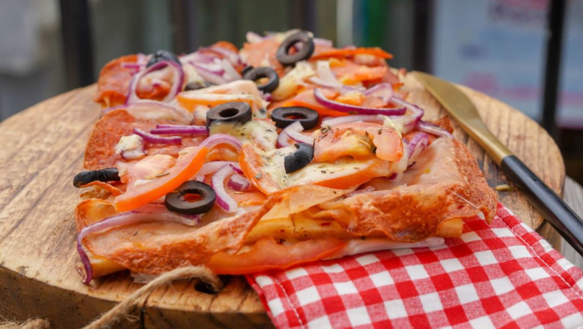 food,ingredient,pizza,fast food,recipe,finger food,comfort food,junk food,meat,garnish,delicacy,cooking