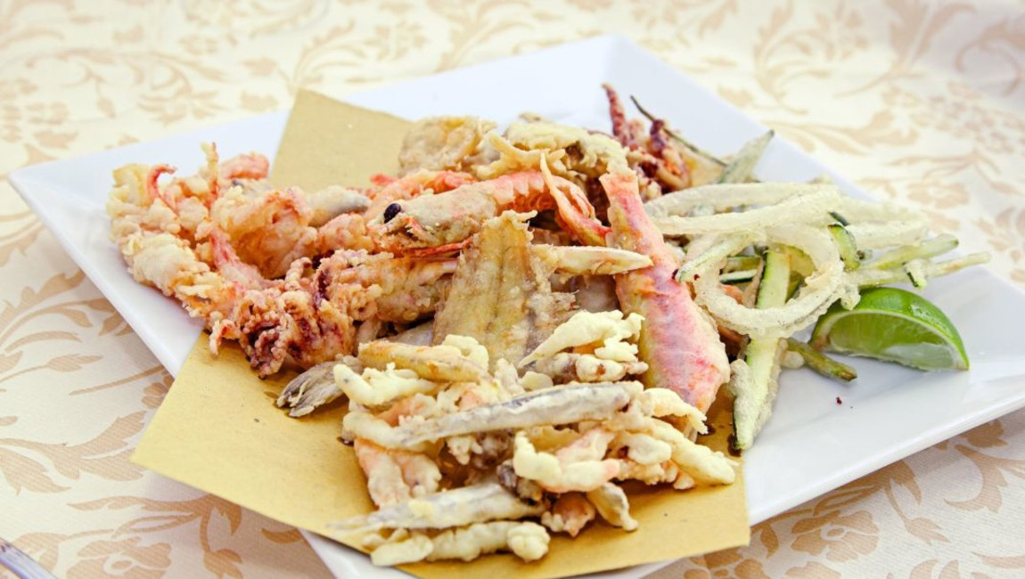 food,seafood,ingredient,tableware,recipe,fried food,fast food,shellfish,dishware,cooking
