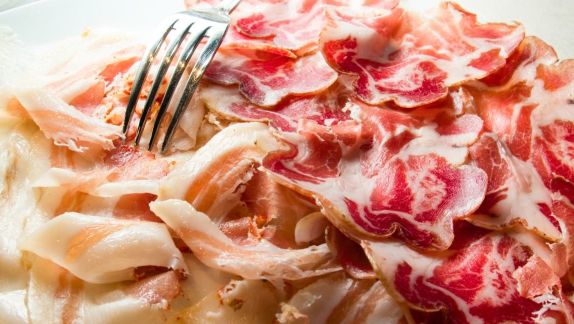 food,ingredient,meat,prosciutto,salumi,bayonne ham,pork,jamón serrano,recipe,jamón,lunch meat,salt-cured meat,animal fat,flesh,capocollo,beef