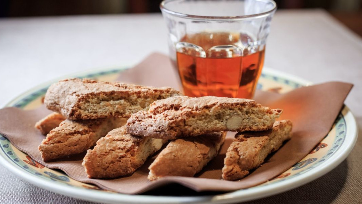 food,ingredient,finger food,cookies and crackers,recipe,dessert,biscotti,baking,biscuit,bread